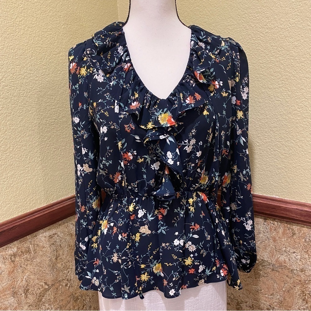Everleigh Top Navy Blue Floral Ruffle Keyhole Tie Front Size Small V Neck